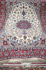 Handmade Persian Isfahan Rug | F 2624